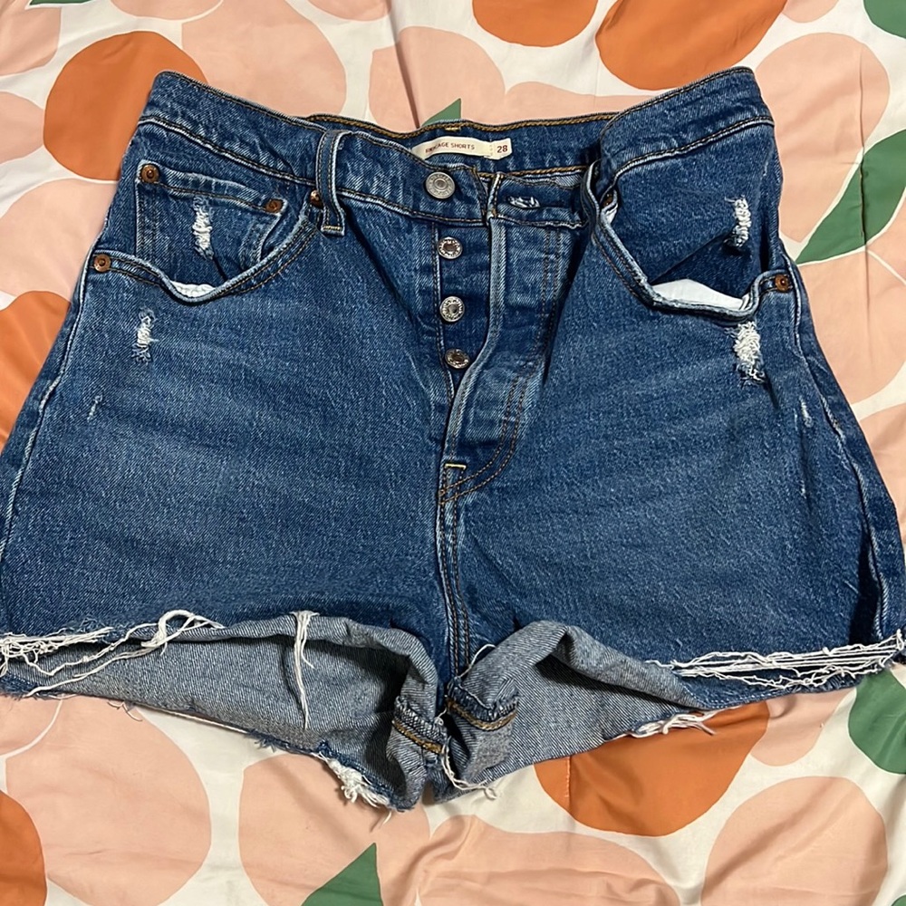 Women’s Levi’s High-Waisted Button-fly shorts